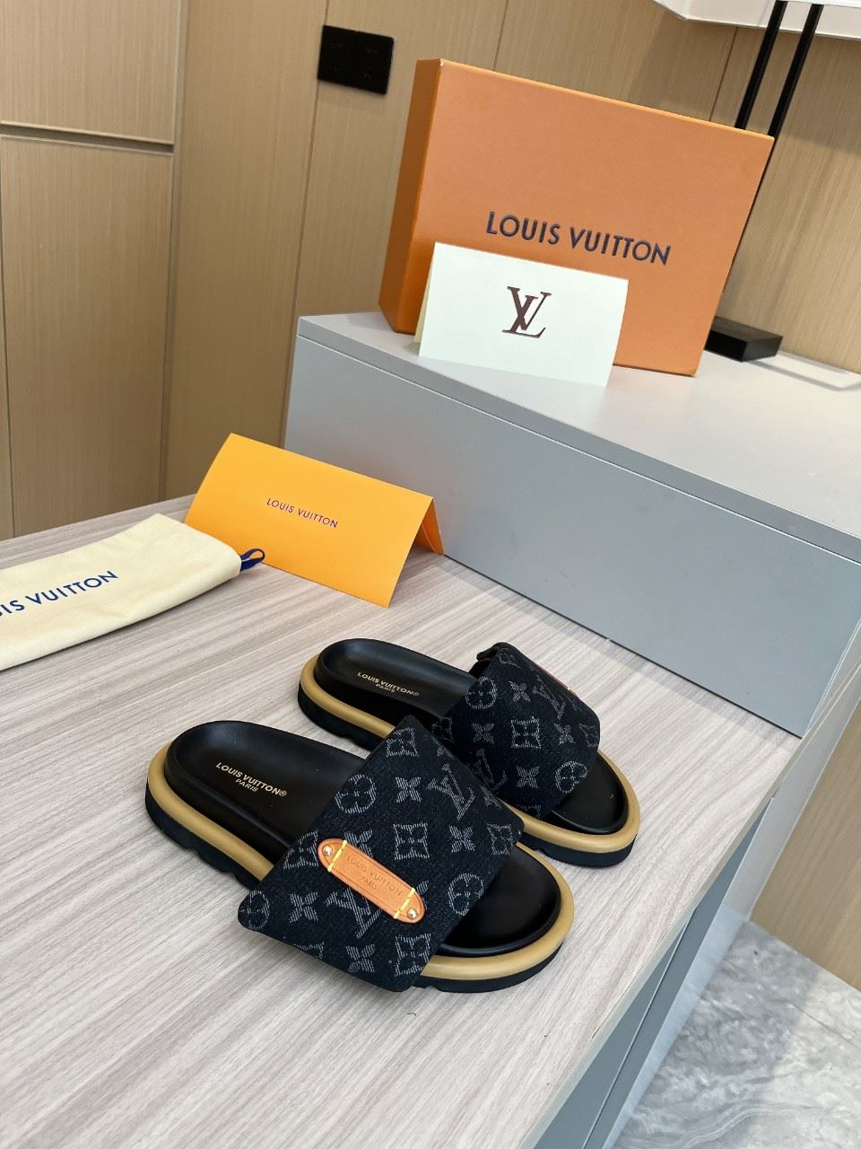 Louis Vuitton Slippers